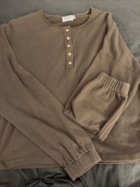 Nation  Pullover Top in Olive green